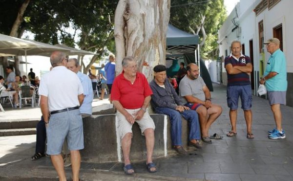 Haría repite como el municipio más envejecido y Yaiza sigue con la edad media más baja