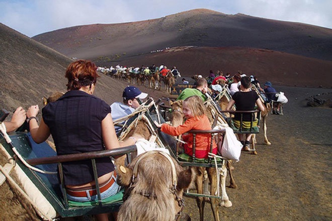 Lanzarote supera en mayo el millón de turistas extranjeros, el 60% del Reino Unido