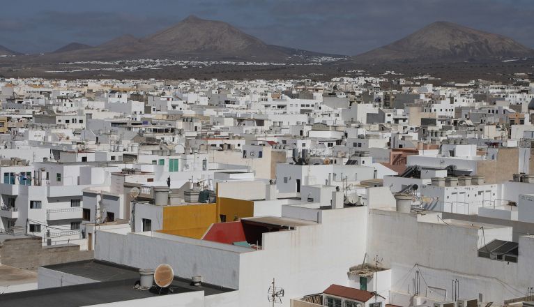 Matos advierte que Lanzarote es la isla "que más tiene que perder si su población sigue creciendo así"