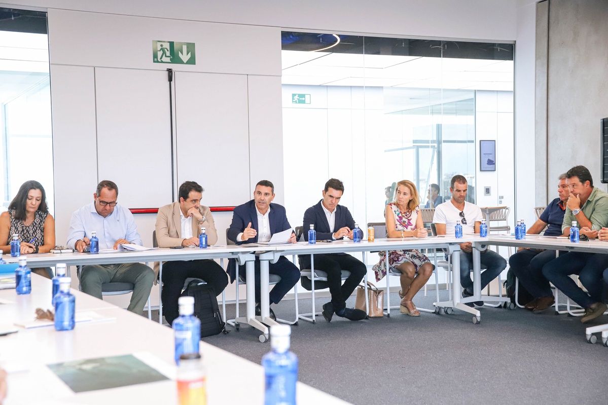 El Cabildo de Lanzarote impulsa un proyecto para convertir la bahía de Arrecife en capital del turismo náutico