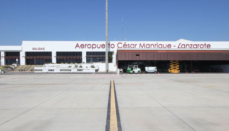 El tráfico aéreo entre Lanzarote y Tenerife cae un 8,7% en abril respecto al año pasado
