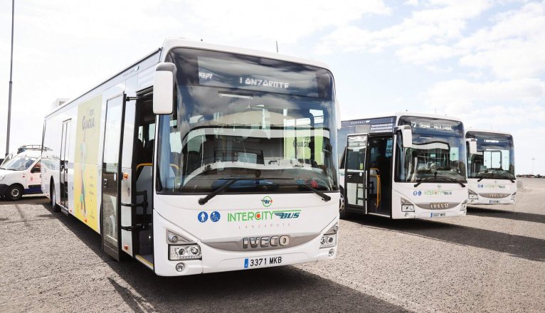 Las guaguas interurbanas de Lanzarote transportaron 620.000 viajeros más en 2025 que el año anterior