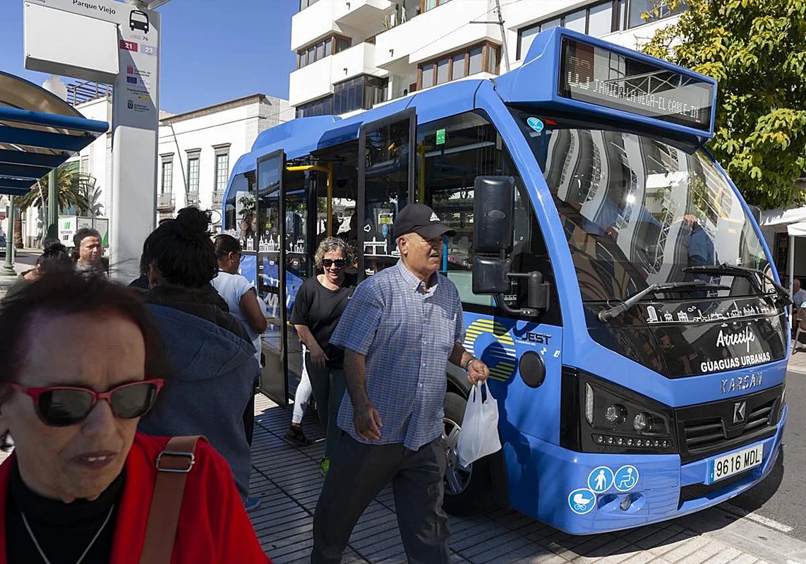 Las guaguas de Arrecife fueron a mejor en 2025, con 1.595 usuarios por día
